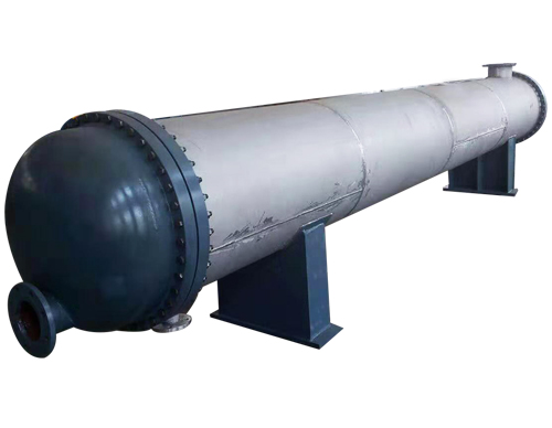 <b>我廠生產(chǎn)的列管式冷凝器(列管式換熱器) ，按材質(zhì)分為碳鋼列管冷凝、不銹鋼列管式冷凝器和碳鋼 與不銹鋼混合列管式冷凝三種，按形式分為固定管板式、浮頭式、U型管式換熱器， 按</b>