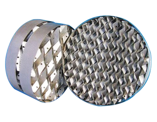 <b>我廠在上?；ぱ芯吭褐笇?dǎo)下，專業(yè)生產(chǎn)新型高效波紋規(guī)整填料及散堆填料，可采用不銹鋼、銅 、鋁、純鈦、鉬五鈦、等材質(zhì)制作。在香料、農(nóng)藥、精細(xì)化工、石油化工等領(lǐng)域得到廣泛</b>