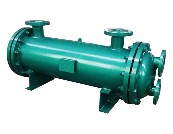 <b>管殼式換熱器又稱為列管式換熱器。是以封閉在殼體中管束的壁面作為傳熱面的間壁式換熱器。這種換熱器可用各種結(jié)構(gòu)材料（主要是金屬材料）制造，能在高溫、高壓下使用，結(jié)構(gòu)簡單、造價低、流通截面較寬、易于清洗水垢；但傳熱系數(shù)低、占地面積大。 管殼式換熱器有固定管板式汽-水換熱器、帶膨脹節(jié)管殼式汽-水換熱器、浮頭式汽-水換熱器、U形管殼式汽-水換熱器、波節(jié)</b>